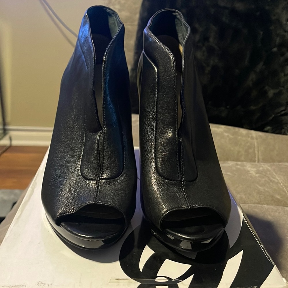 Nine West Leather Upper 11M Booties